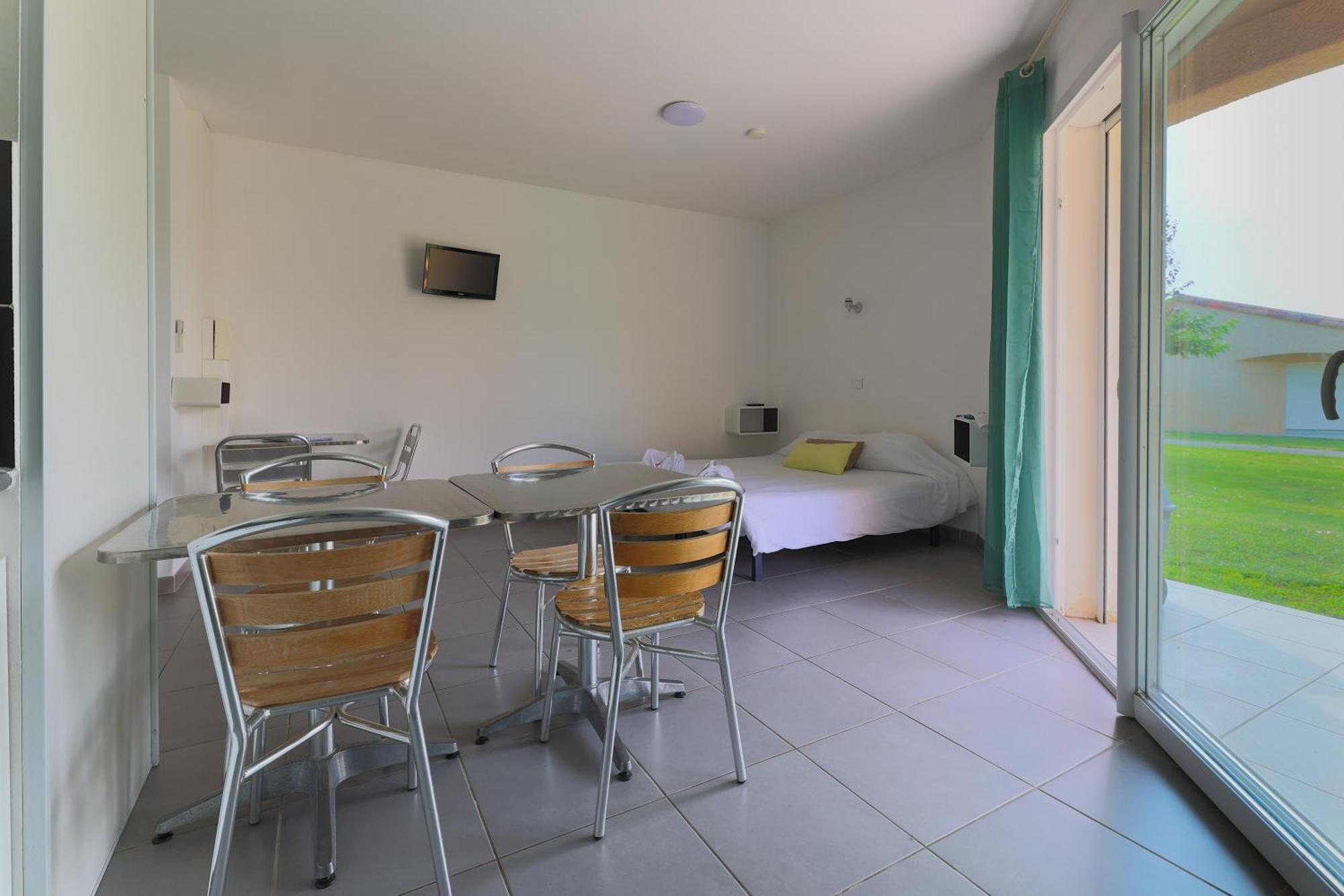 Park & Suites Village Gorges De L'Herault-Cevennes Brissac Bagian luar foto