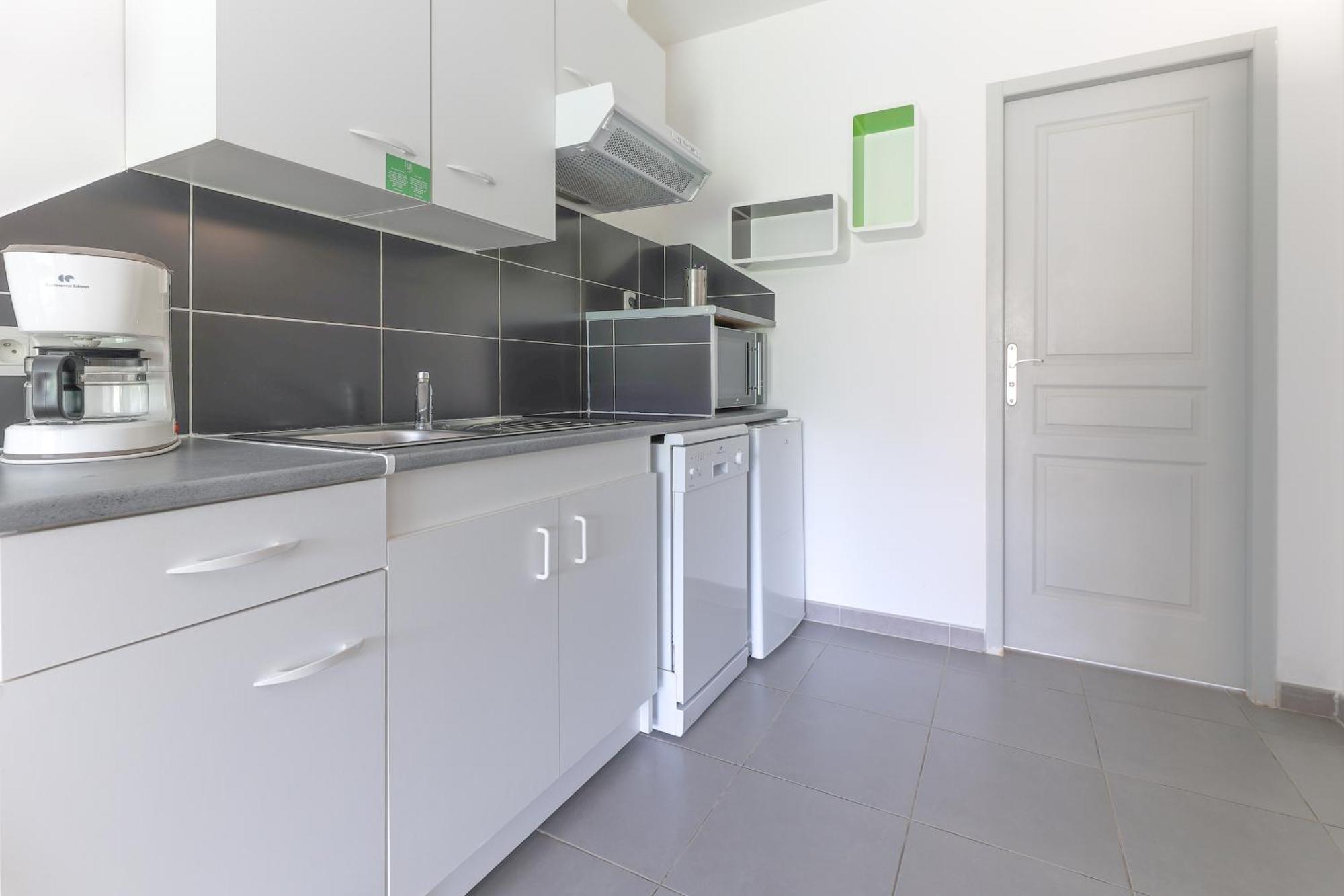 Park & Suites Village Gorges De L'Herault-Cevennes Brissac Bagian luar foto