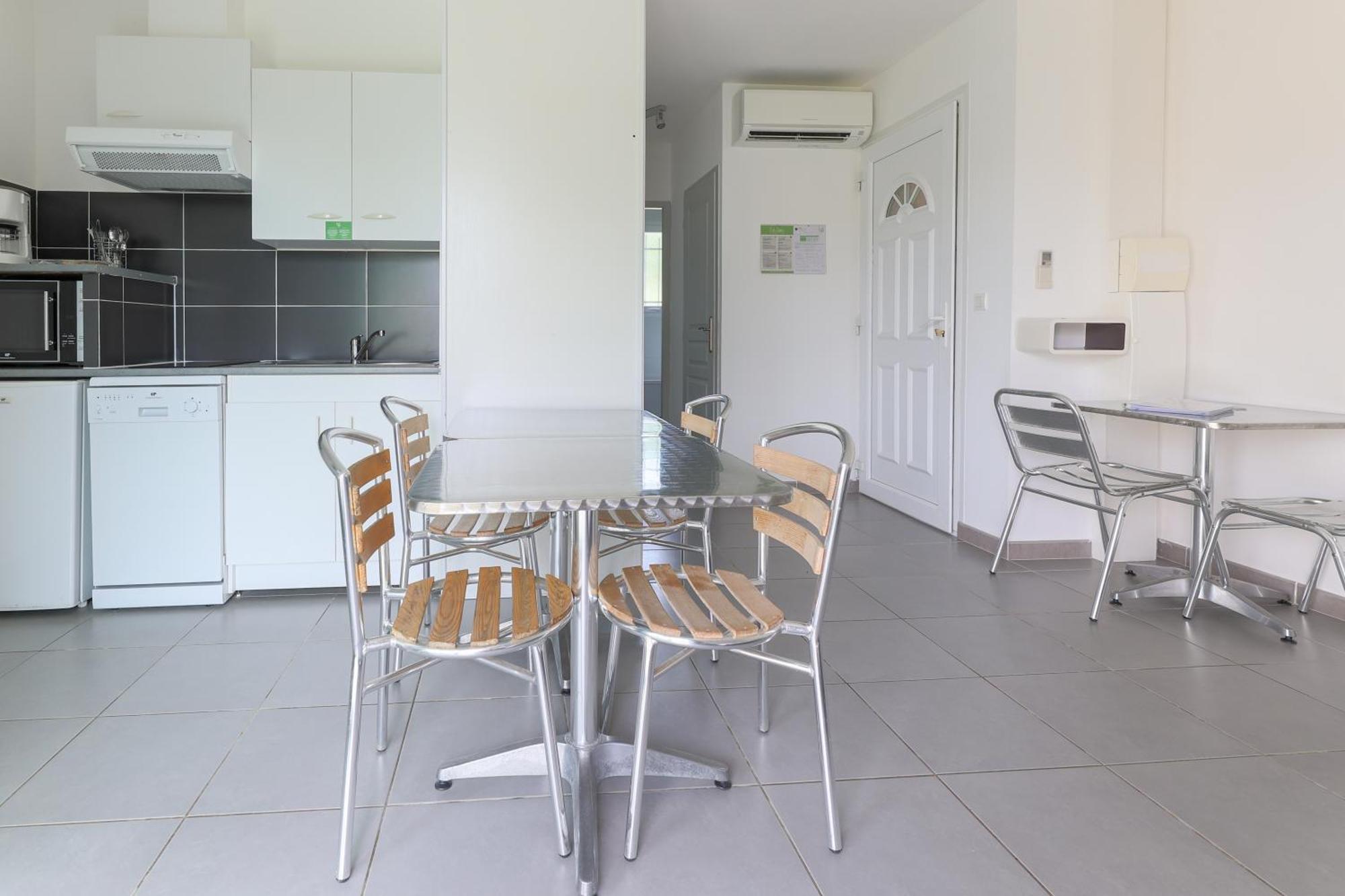 Park & Suites Village Gorges De L'Herault-Cevennes Brissac Bagian luar foto