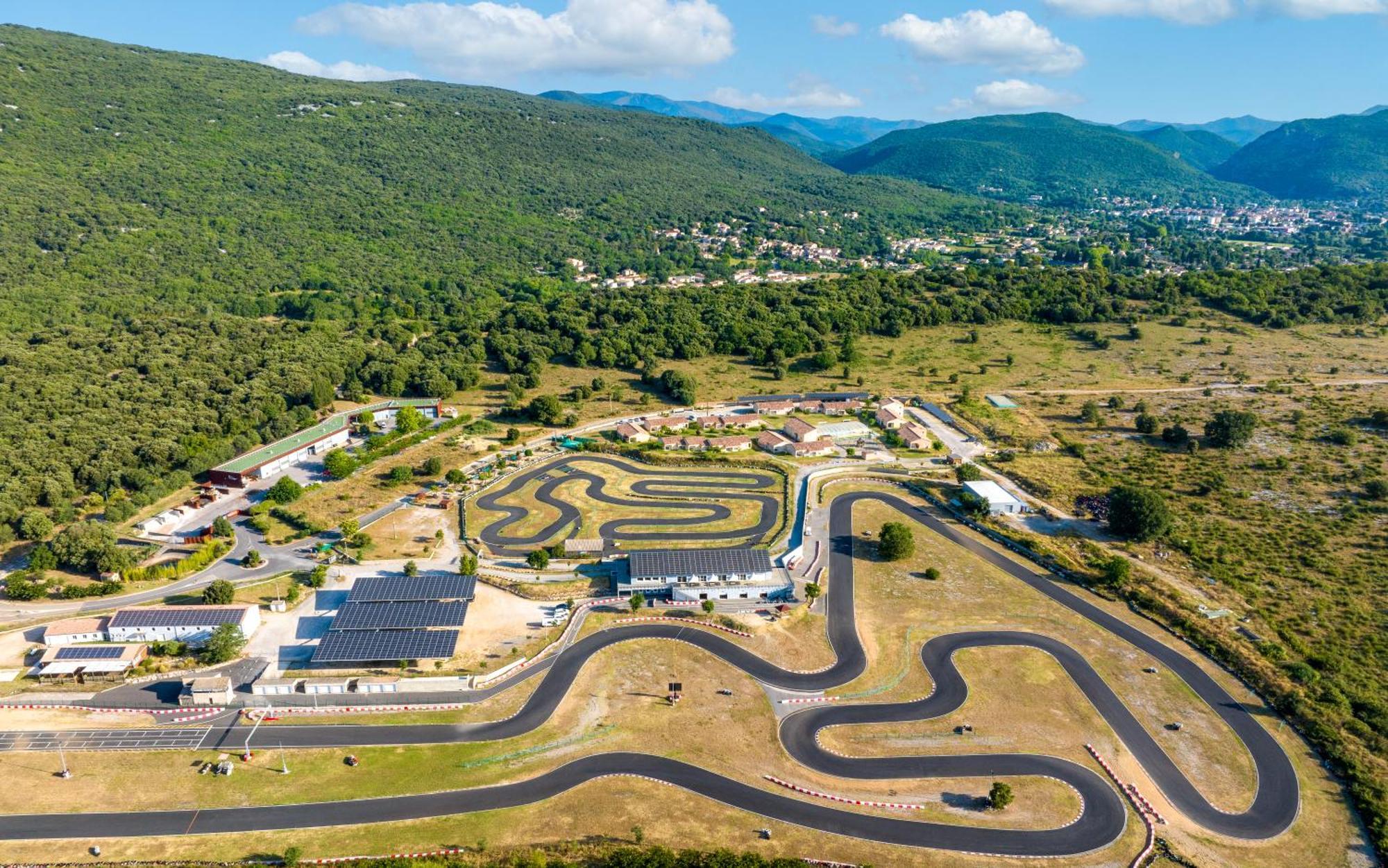 Park & Suites Village Gorges De L'Herault-Cevennes Brissac Bagian luar foto