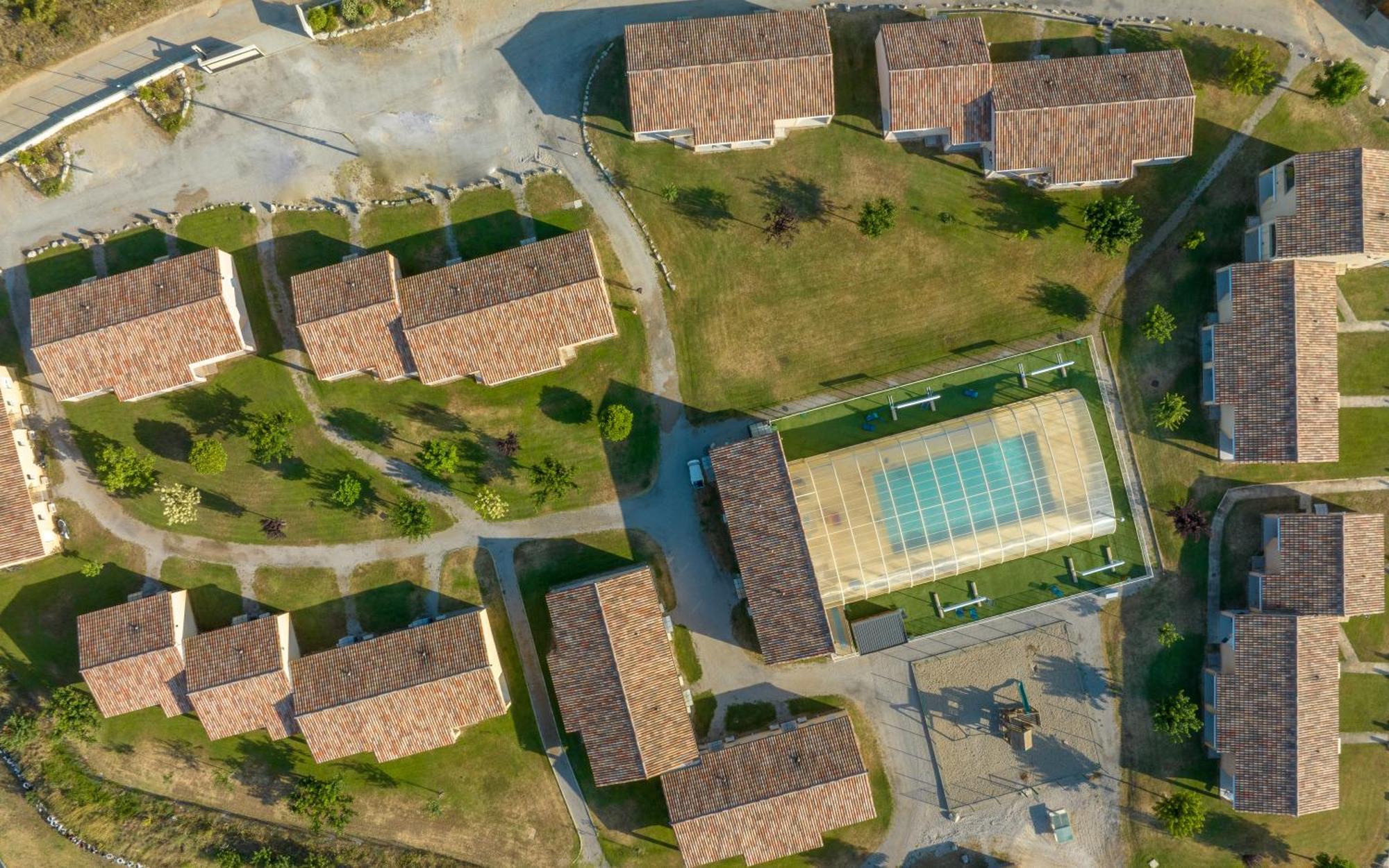 Park & Suites Village Gorges De L'Herault-Cevennes Brissac Bagian luar foto