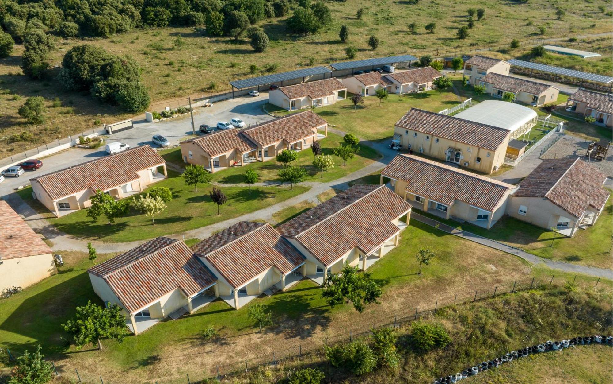 Park & Suites Village Gorges De L'Herault-Cevennes Brissac Bagian luar foto