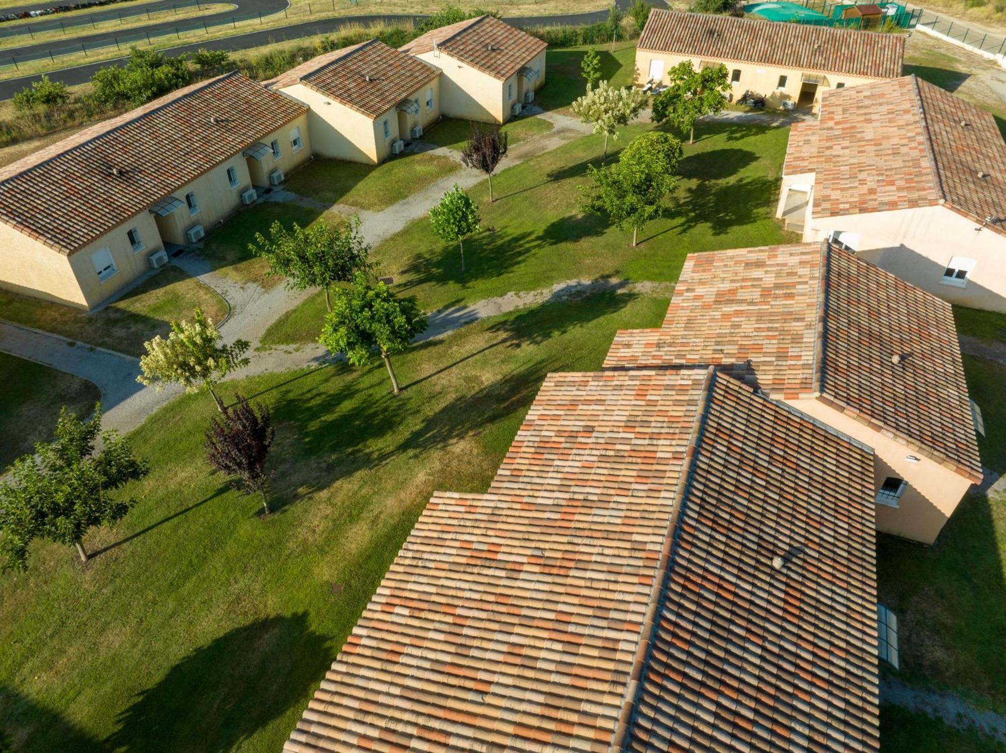 Park & Suites Village Gorges De L'Herault-Cevennes Brissac Bagian luar foto