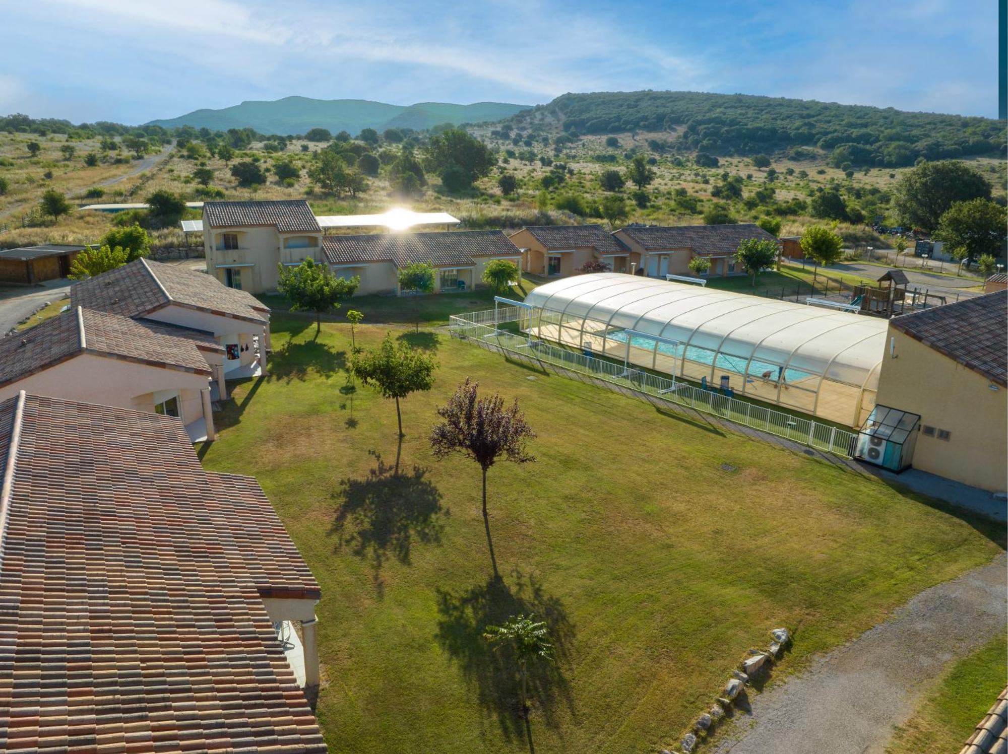 Park & Suites Village Gorges De L'Herault-Cevennes Brissac Bagian luar foto