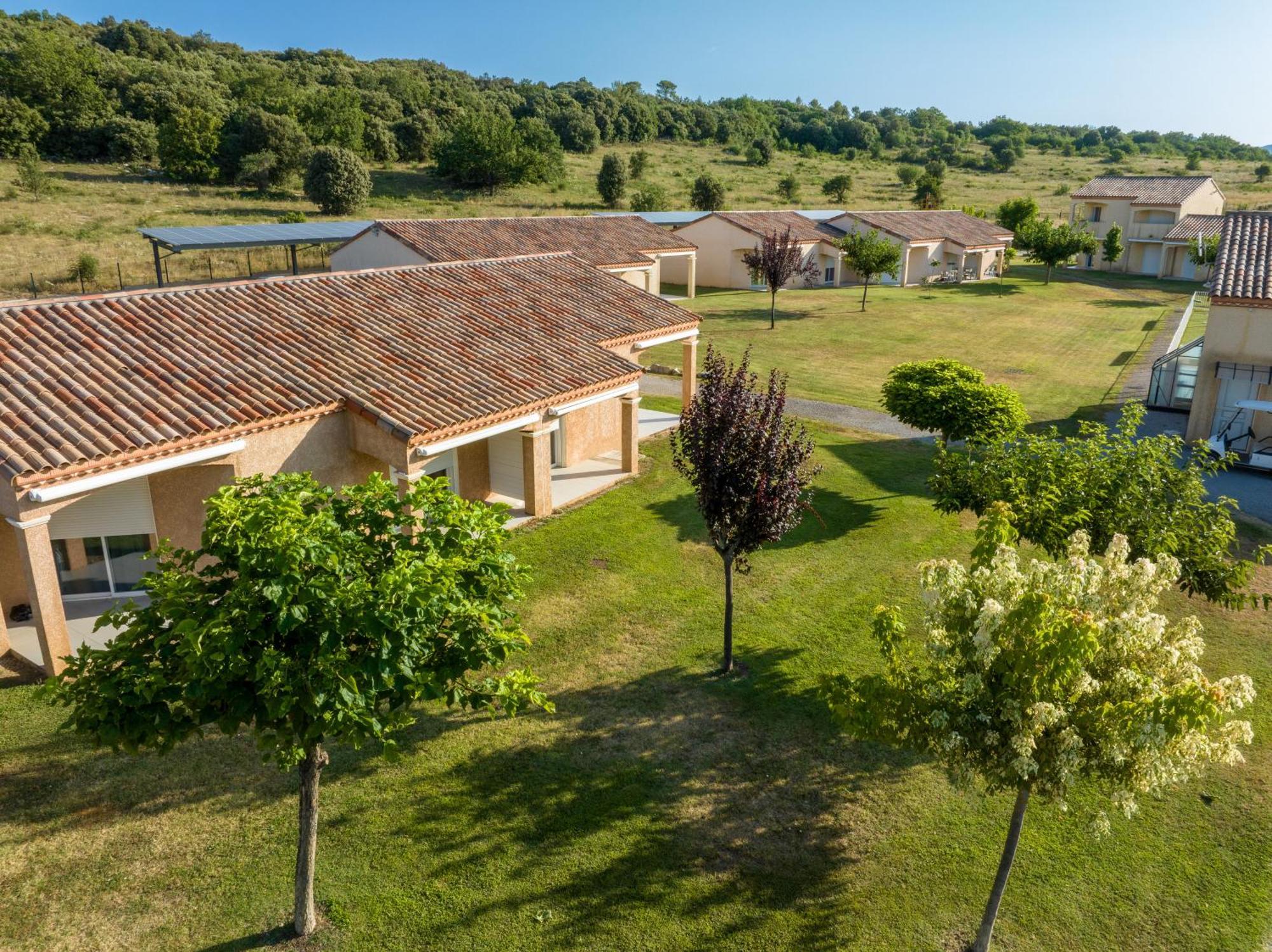 Park & Suites Village Gorges De L'Herault-Cevennes Brissac Bagian luar foto